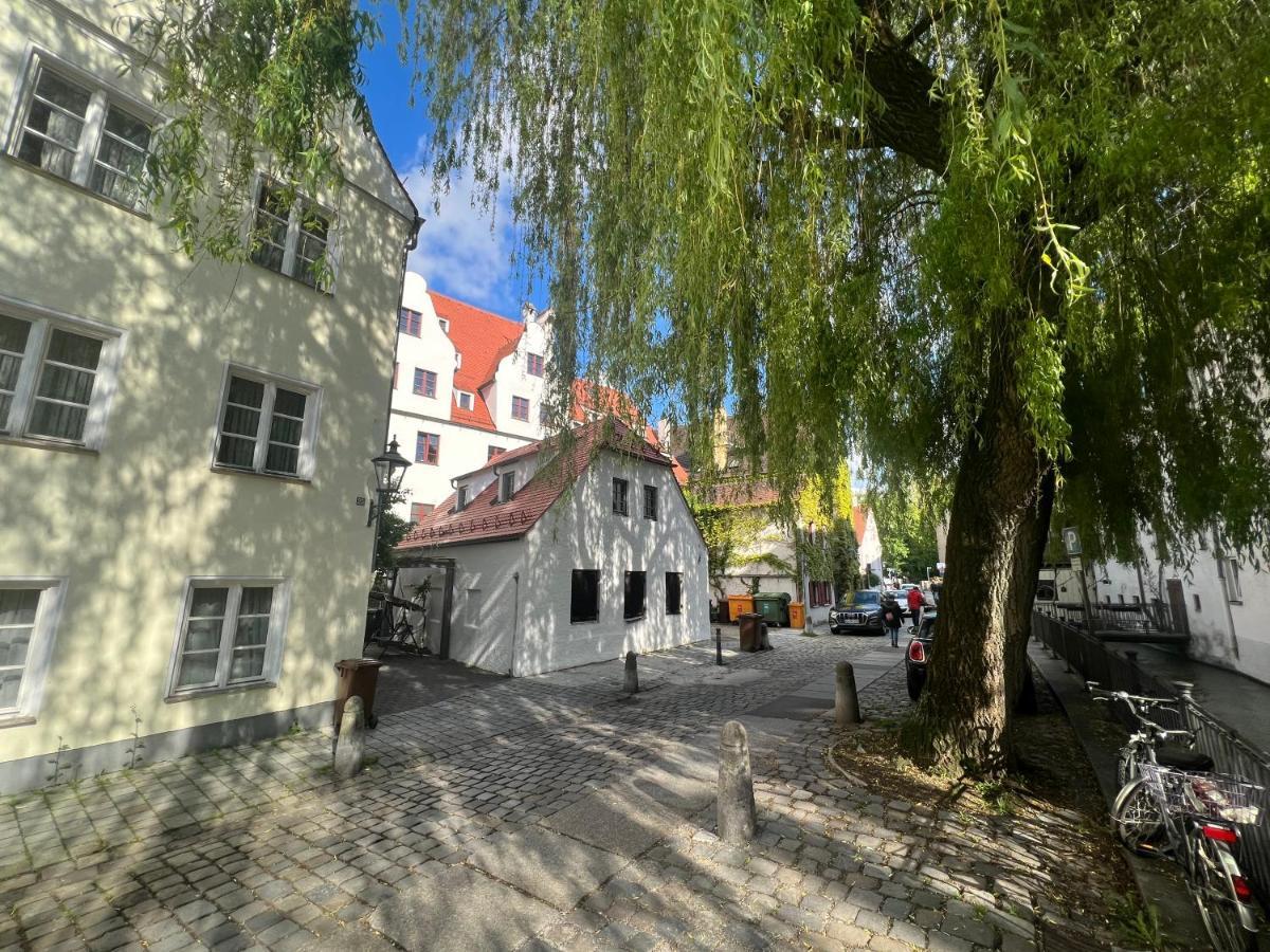 Liboria I Als Gruppe Im Denkmal Augsburgs Exterior foto